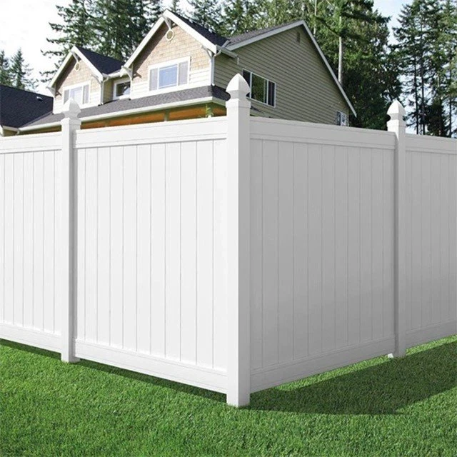 Gard din PVC pentru curte