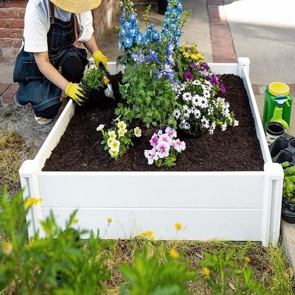 RAISED GARDEN BED